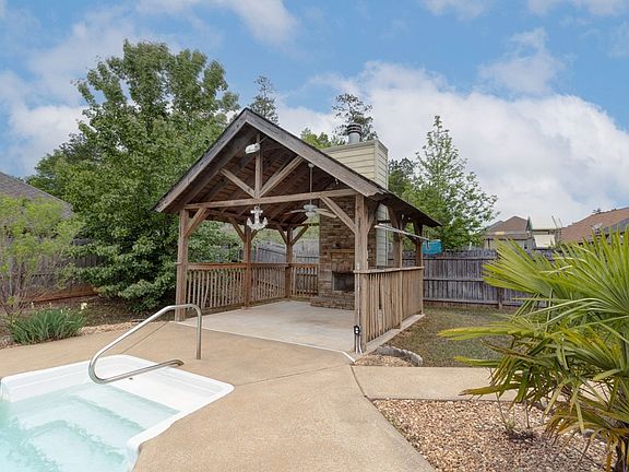 3rd image of 16 Cedarwood Ln