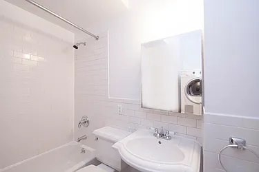 Rented by R New York