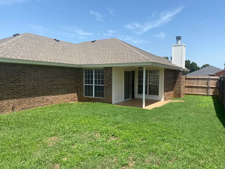 1026 Dustin Dr — Photo 13