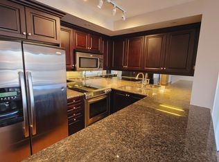 900 Mount Pleasant Rd #305-C10, Toronto, ON M4P 3J9