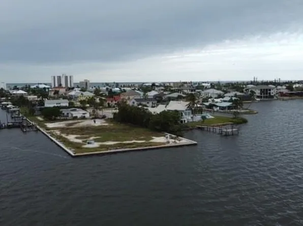 280 Egret ST, FORT MYERS BEACH, FL 33931