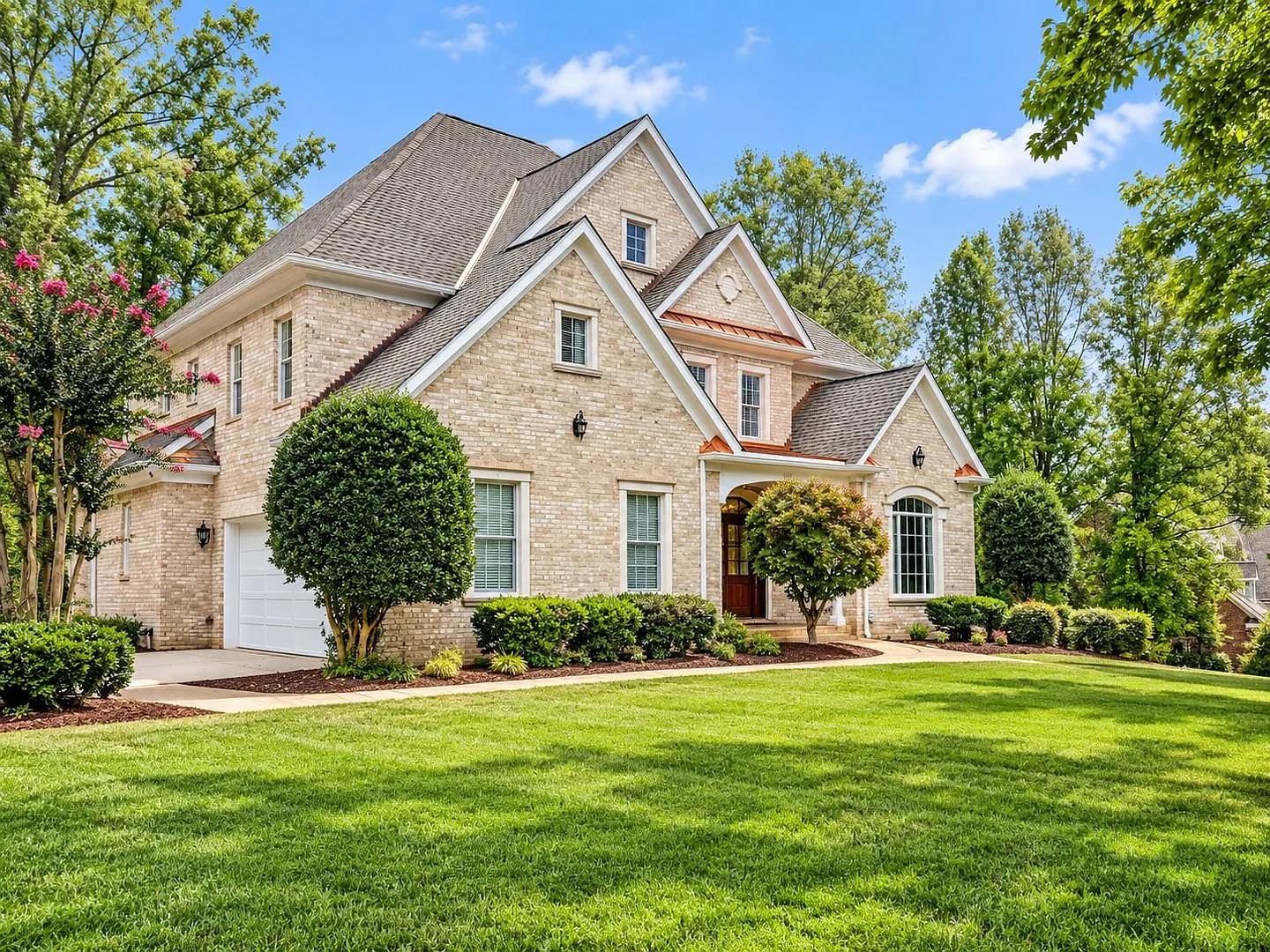 4 Bedrooms (3 En-Suite) | 5 Bathrooms | Over 5,000 Sq. Ft. | — Photo 2
