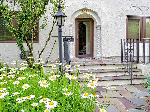 3rd image of 62 Broadfield Road