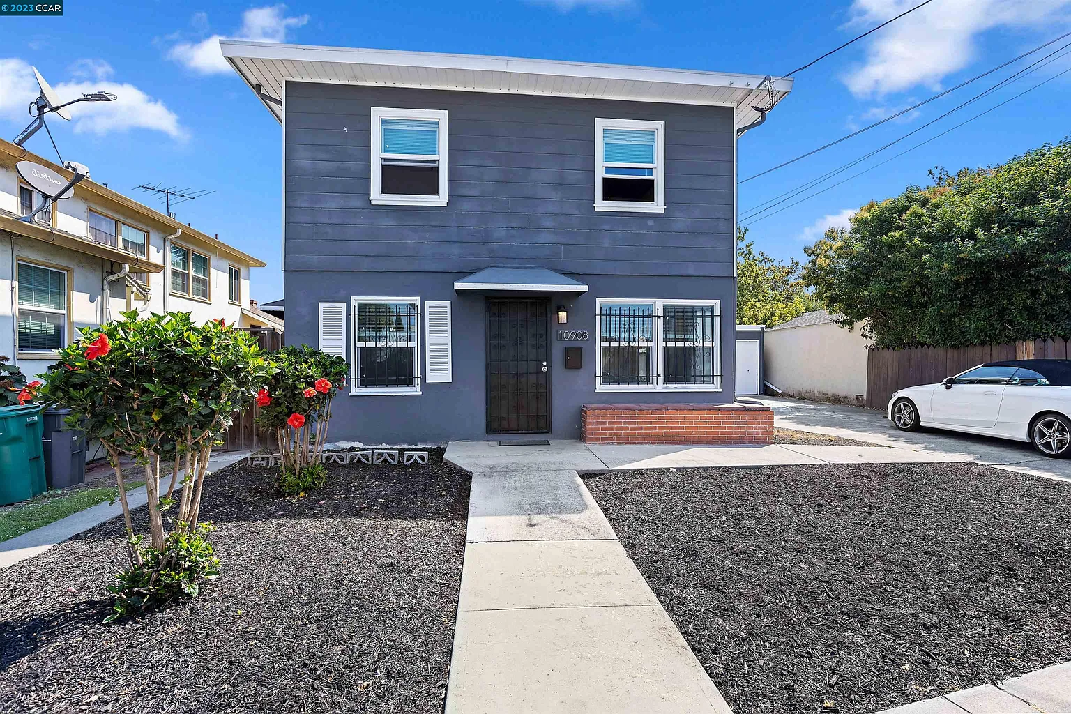 10908 Bancroft Ave photo 1