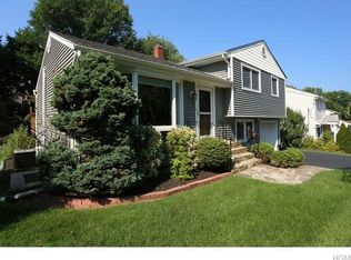 13 Meadowbrook Ln, Suffern, NY 10901