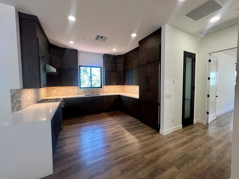485 Windsong Dr — Photo 10