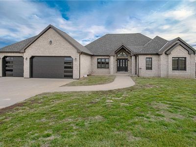 16294 Eastlake Dr, Lexington, MO, 64067