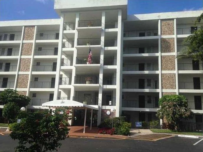 1st image of 2751 N Palm Aire Dr APT 506
