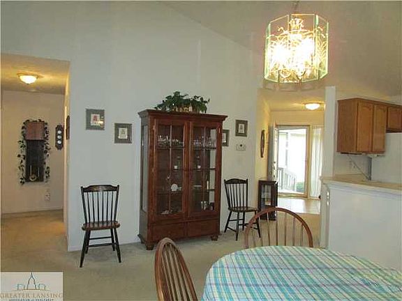 4th image of 1823 Willow Creek Dr