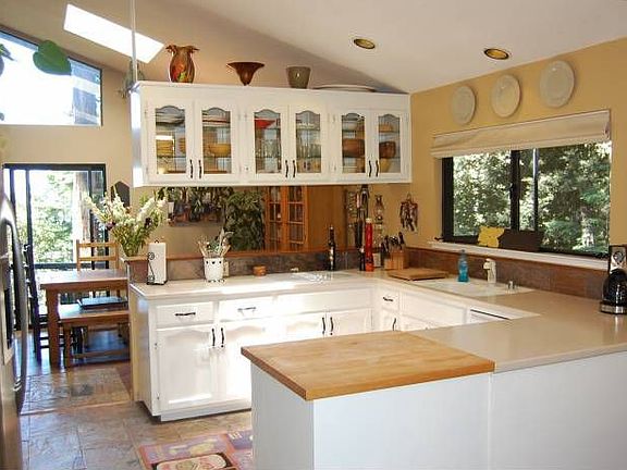 3rd image of 17955 Greenwood Dr