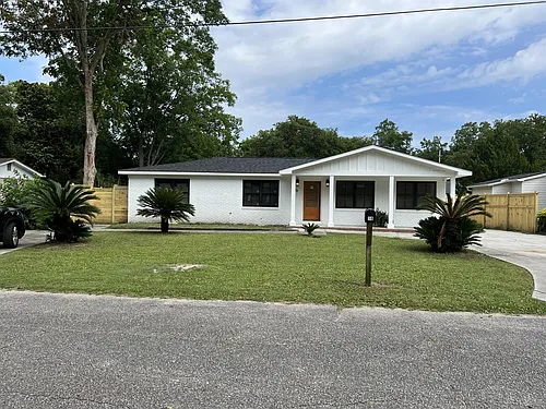 18 Ellen Ave Photo 1