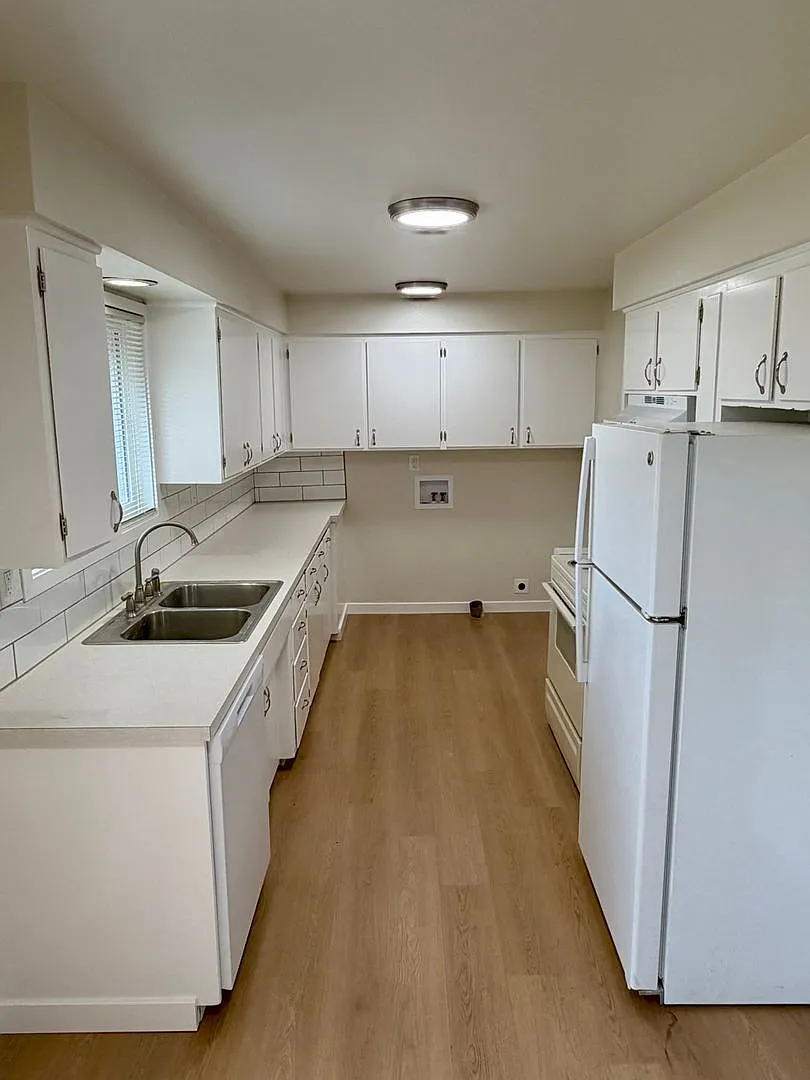 Building Photo - 3485-3487 NW Honeywood Dr