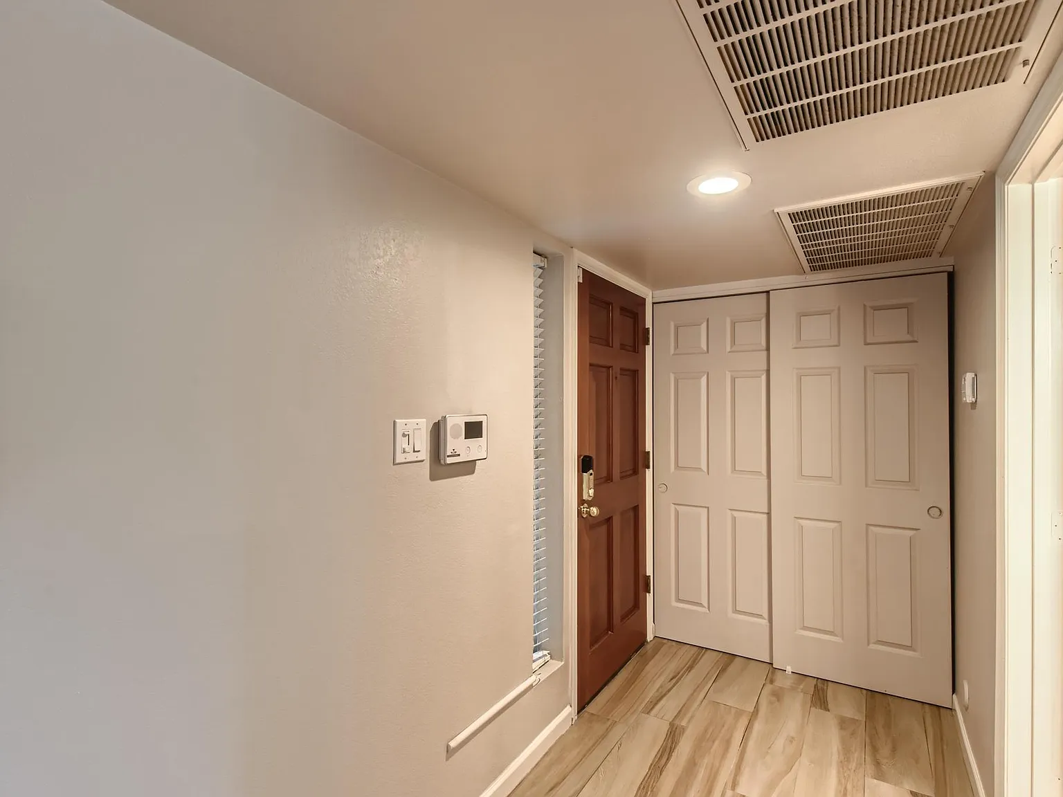 2 bed, 1169 sqft, $1,925 — Photo 2