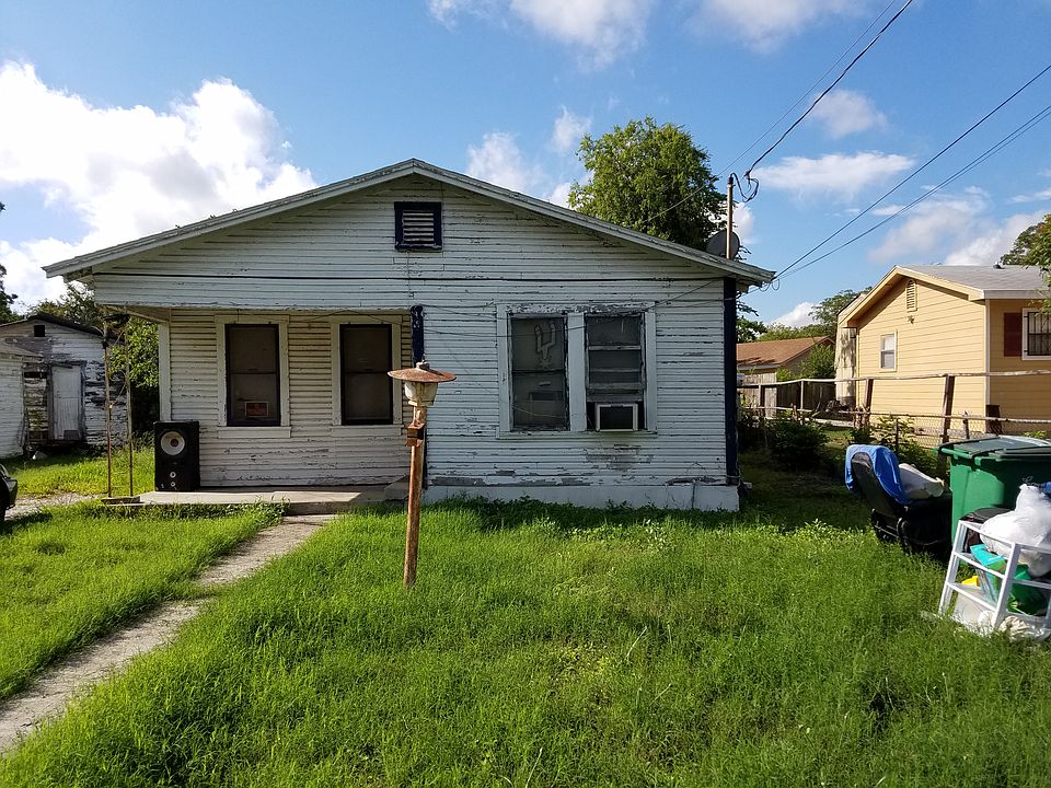 1st image of 230 Estrella St
