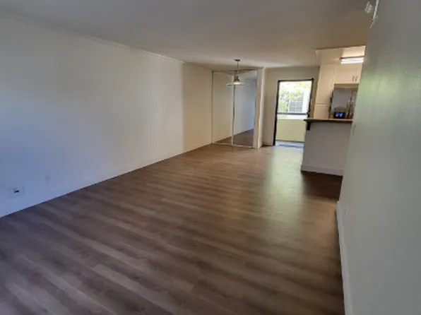 5550 Owensmouth Ave APT 220, Woodland Hills, CA 91367
