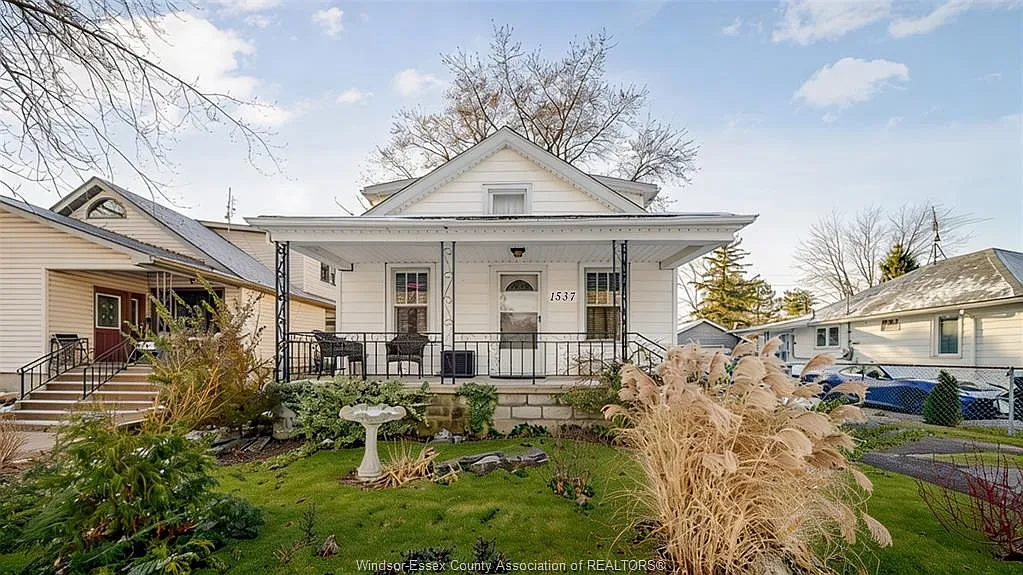 1537 Westminster Ave photo 1
