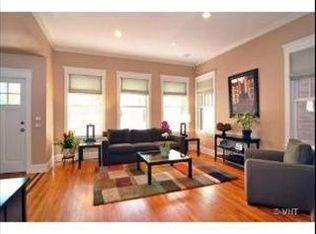 1324 W Henderson St, Chicago, IL 60657