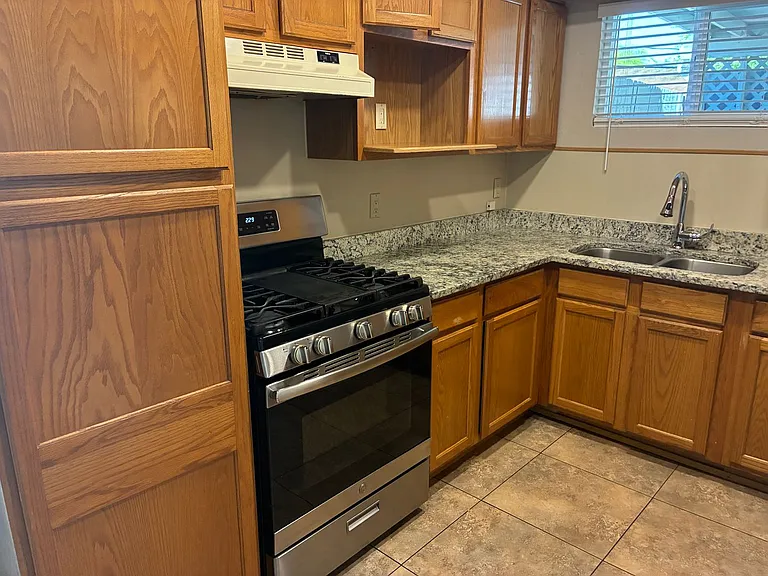 3426 E Hillery Dr — Photo 8