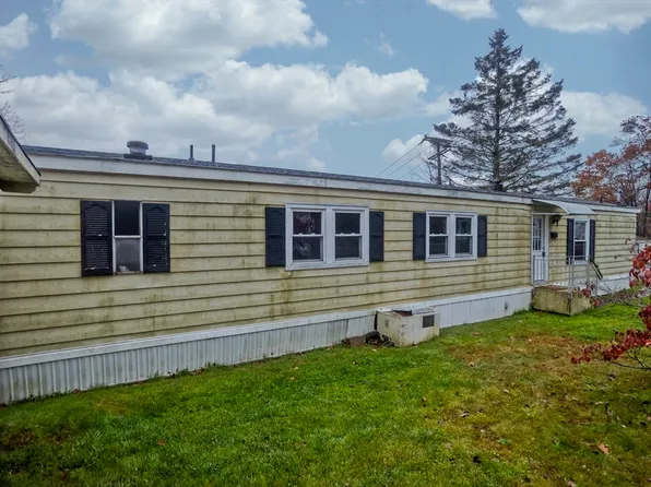 46 Dogwood Ln, Wales, MA 01081