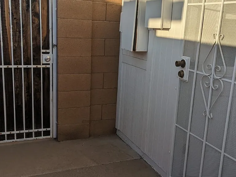 W Sierra St — Photo 4