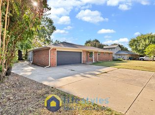 211 Woodlawn Dr, Keene, TX 76059