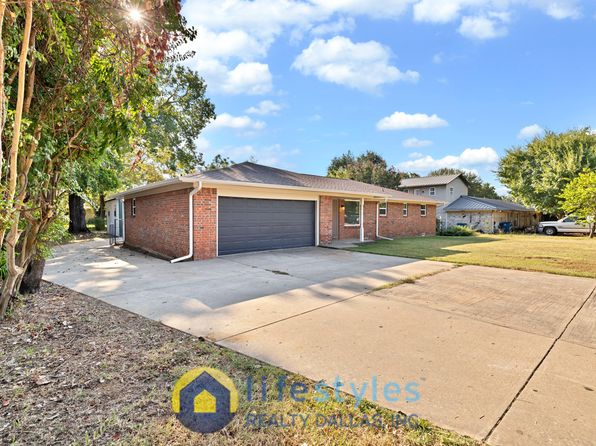 211 Woodlawn Dr