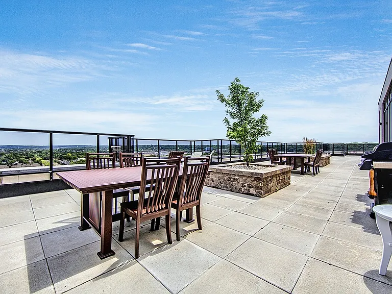 40 Towering Heights Blvd — Photo 15