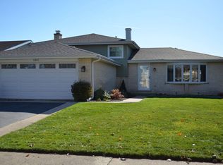 1461 W Goldengate Dr, Addison, IL 60101