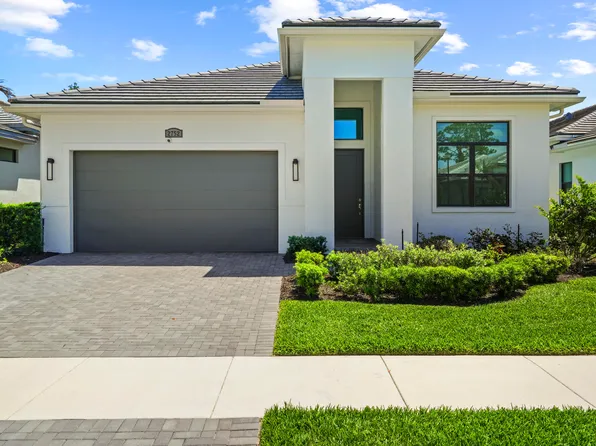 2752 SE Ashfield Drive, Port St Lucie, FL 34984