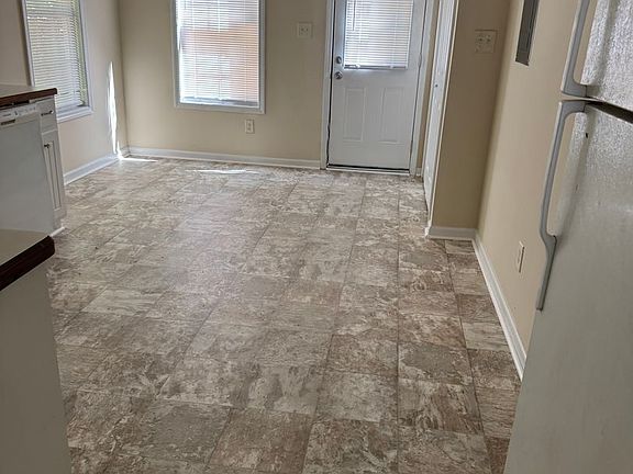 3rd image of 1201 Stoneridge Ln