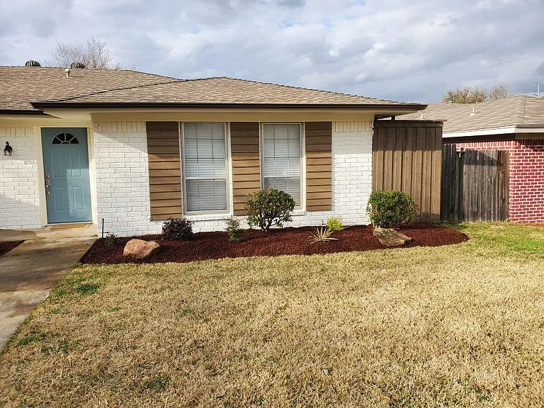 1619 Chisolm Trl — Photo 3
