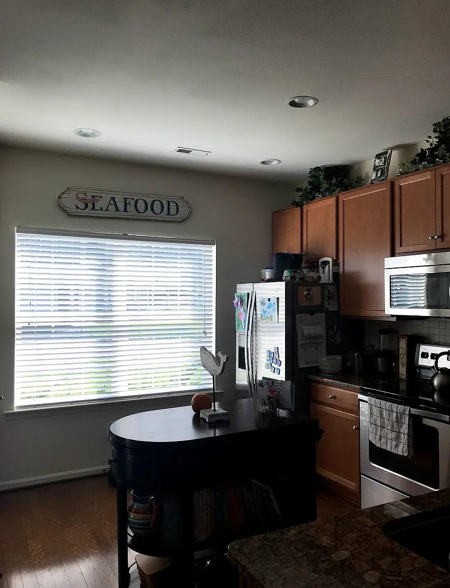3 bed, 2.5 bath, 2600 sqft, $1,695 — Photo 4