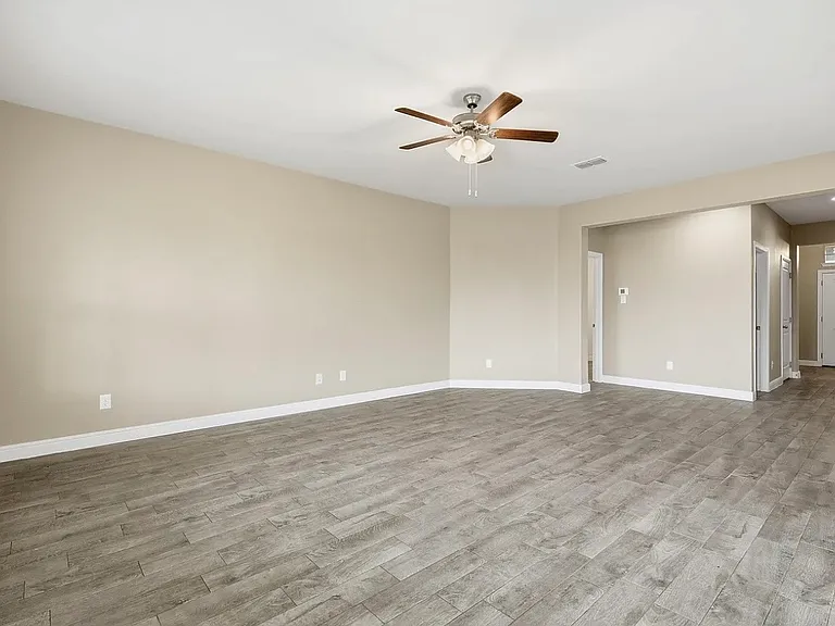 704 Wilmott Ter — Photo 10