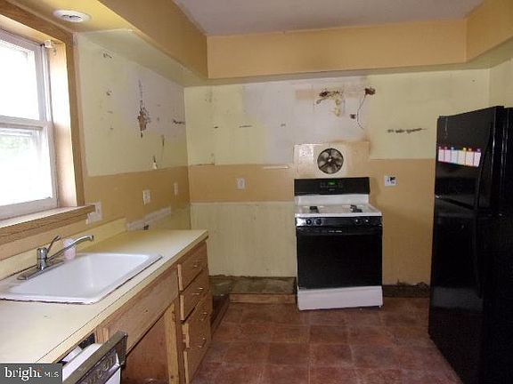 5th image of 2128 Gross Ave