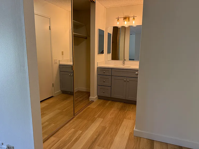 820 Woodside Ln E #6 — Photo 6