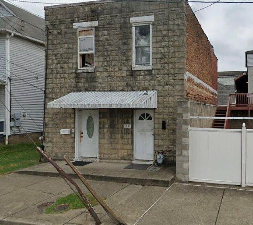 1st image of 806 Lynn St