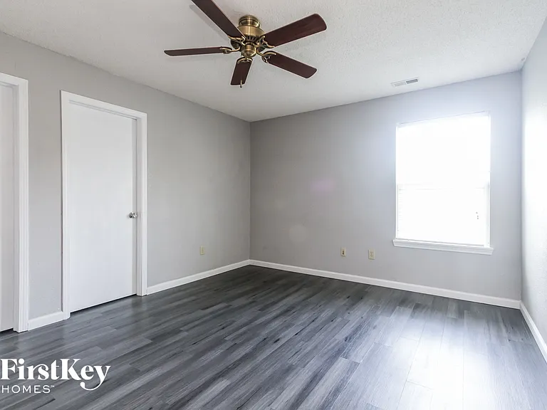 3940 Burningbush Dr — Photo 6