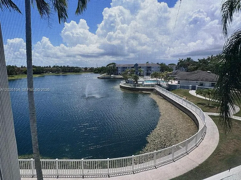 8600 SW 212th St #308 — Photo 10