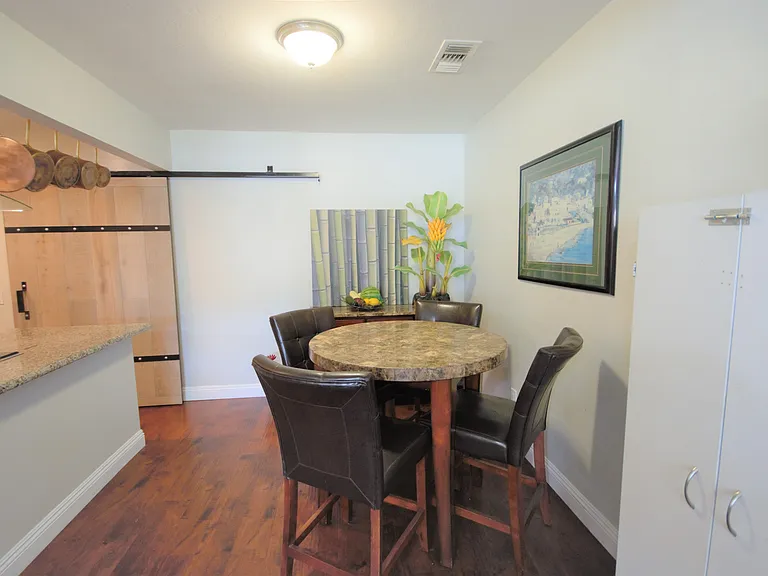 698 Patricia Ln — Photo 9
