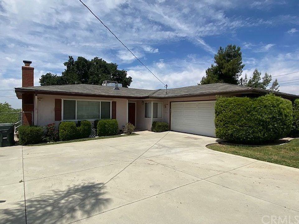 1st image of 33540 Washington Dr