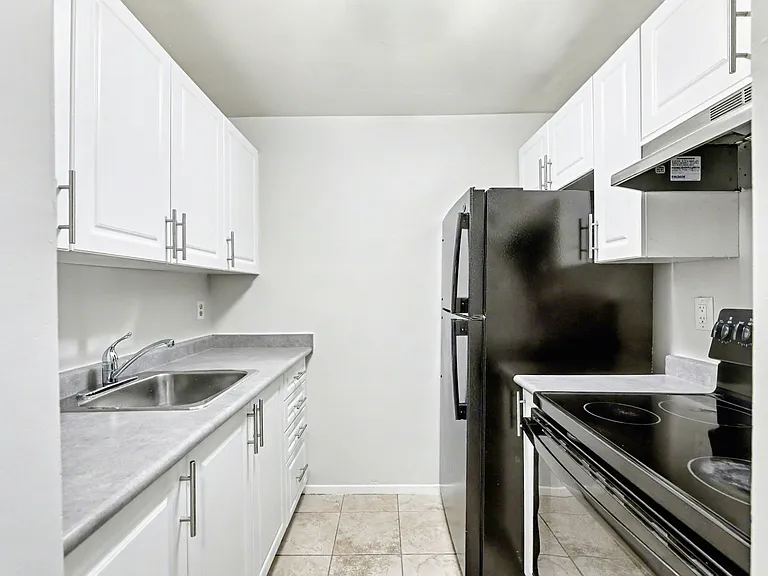 645 Village Green Ave — Photo 15
