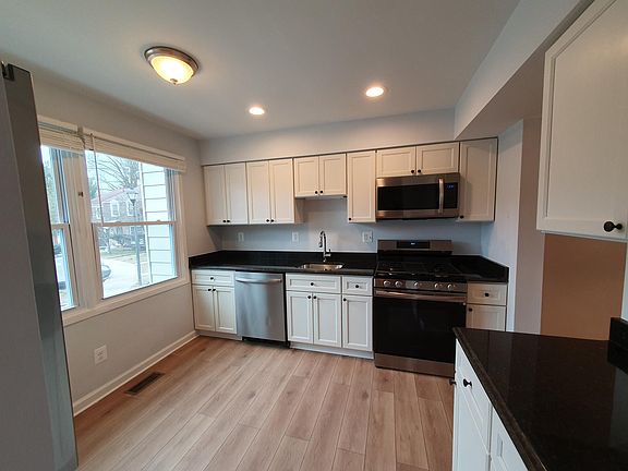 Kitchen (all new appliances)