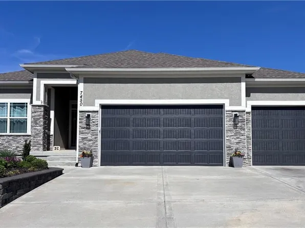 7450 NW Douglas Ct, Parkville, MO 64152