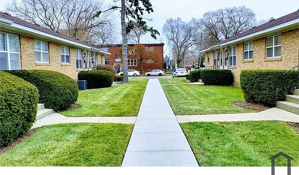 656 Pickus Ct — Photo 2