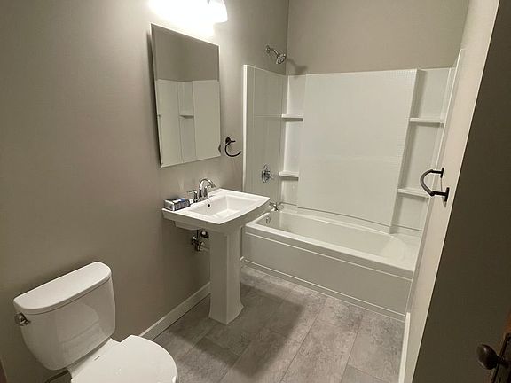 3rd image of 968 Goodrich Ave APT 4