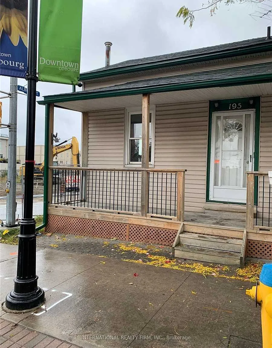 3 bed, $2,100 — Photo 1
