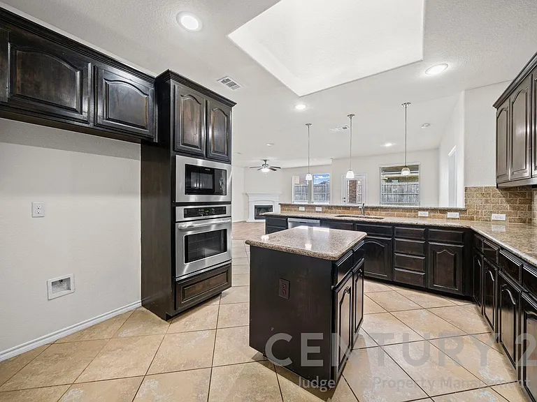 1205 Crest Ridge Dr — Photo 5
