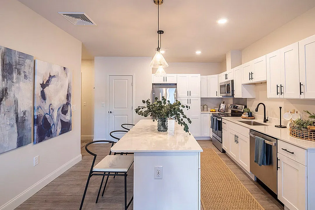 Taylor Pointe Residences — Photo 1