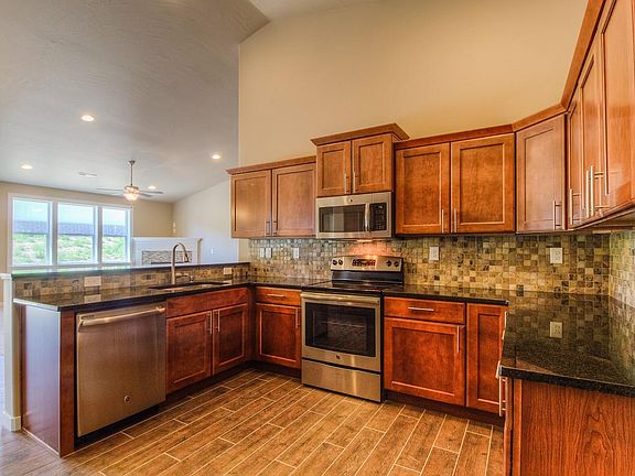 Large Kitchen with Granite