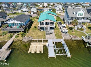 4095 4th St, Surf City, NC 28445
